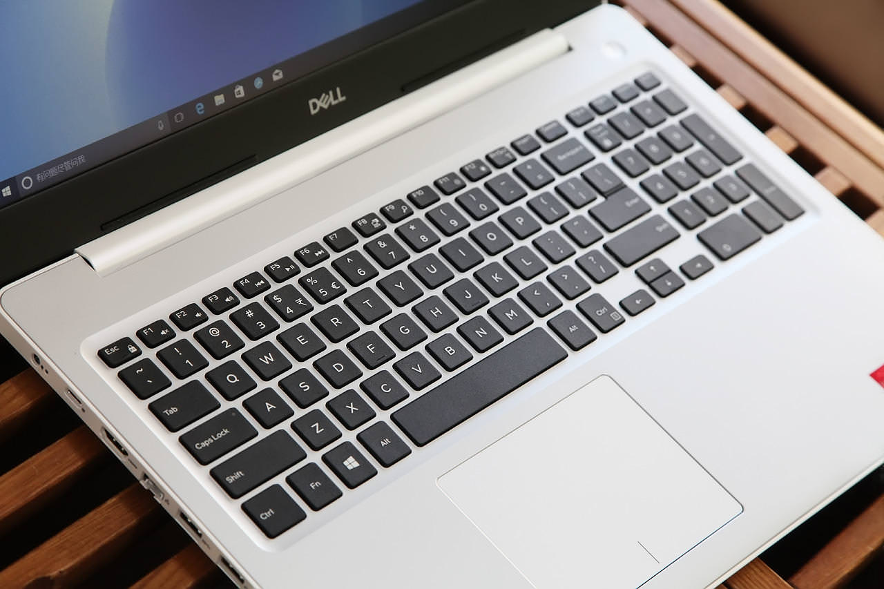 Laptop Dell Inspiron 15 5570 dĩ nhiên dưới 15 triệu đồng
