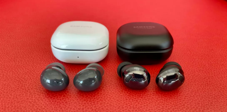 Đánh giá Samsung Galaxy Buds 2: có nên nâng cấp tai nghe mới nhất? 7 Galaxy Buds 2 (trái) so với Galaxy Buds Pro (phải).