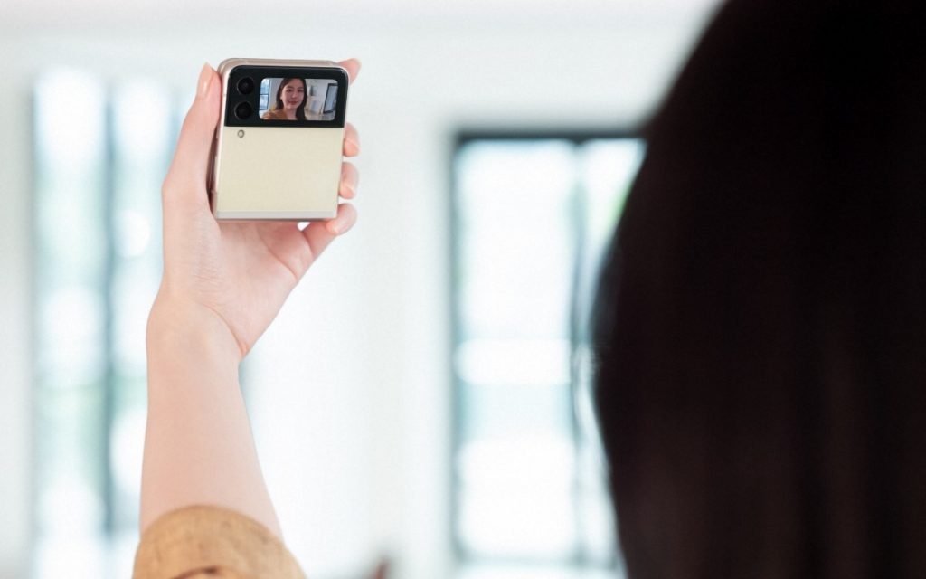 Camera của Galaxy Z Flip 3: cân hết các kiểu chụp hình selfie
