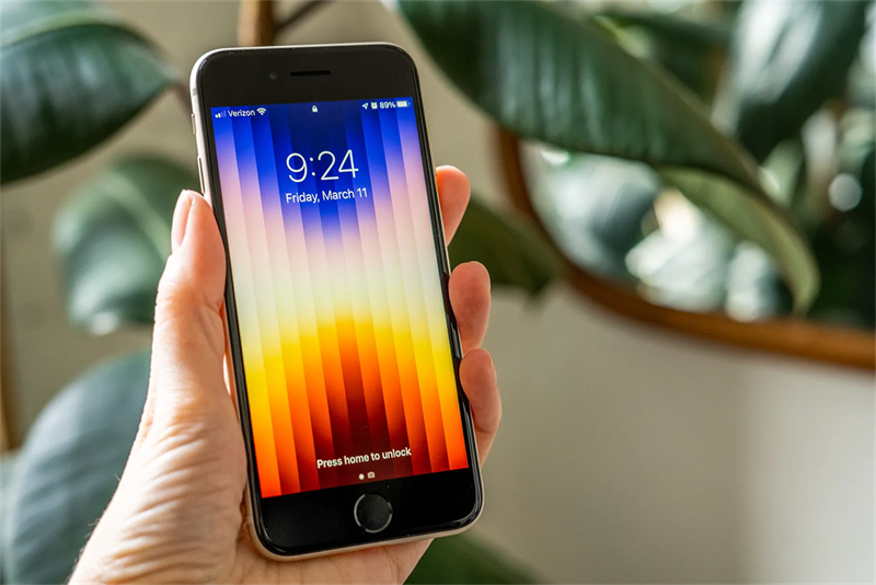 Có nên mua iPhone SE 2022? Đánh giá iPhone SE có đáng tiền?