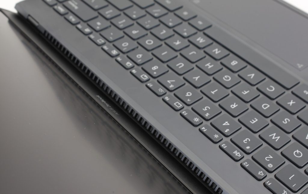 danh-gia-laptop- ASUS-Zenbook-UX425EA