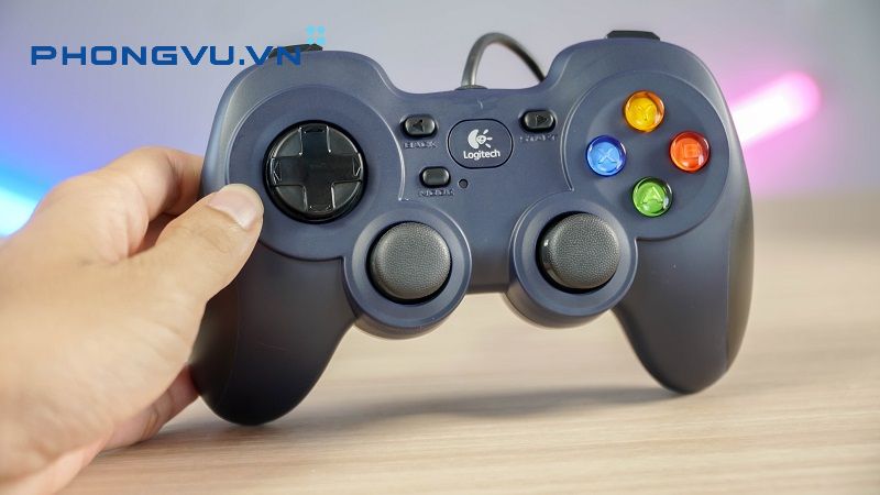 tay-cam-game-logitech-1-1