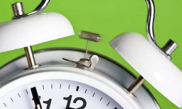 đặt báo thức laptop bằng laptop