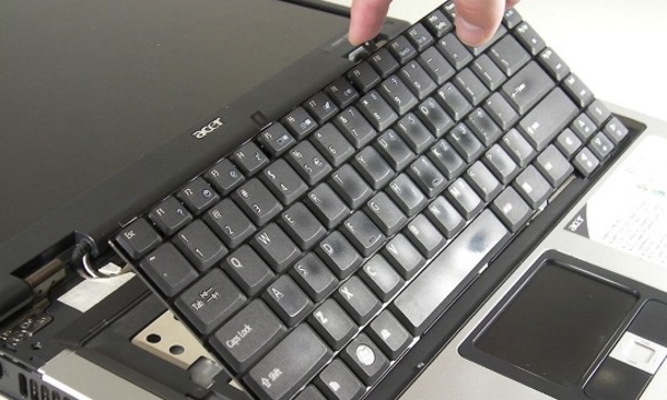 Cách thay thế và sửa chữa bàn phím laptop bị liệt