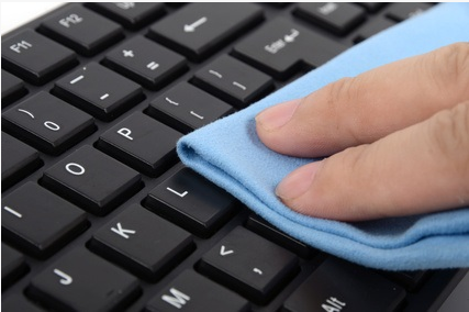 Lau chùi bàn phím
