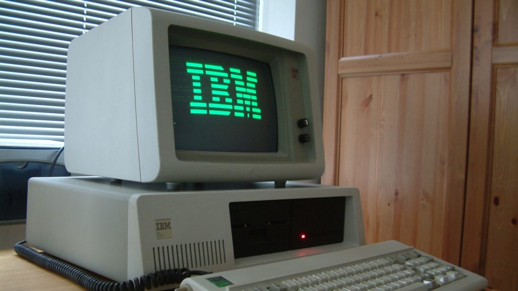 Chiếc máy tính cá nhân thuộc thế hệ đầu tiên của IBM