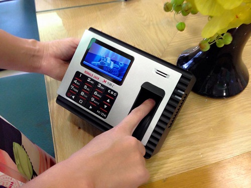 Máy chấm công HITECH